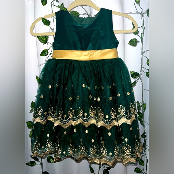 🤩 NEW ITEM! Green and Gold Toddler Girl Christmas dress - Picture 5 of 7